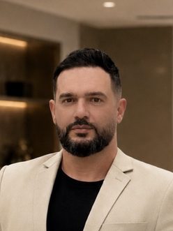 Sandro Morbidelli, corretor de imóveis do Recanto dos Lagos