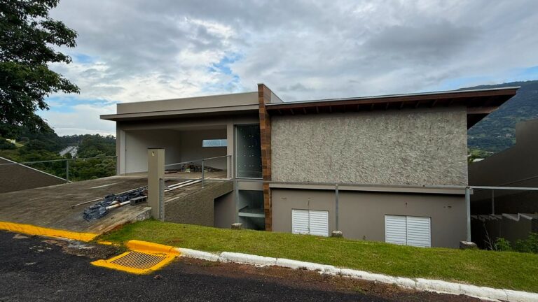Venda – Casa no Condomínio Recanto das Águas