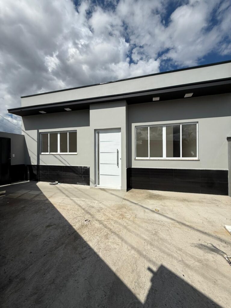 Venda / Locação – Casa no Bairro Recanto do Sol - Imagem 1