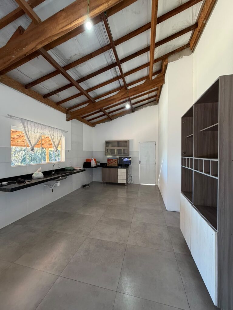 Venda / Locação – Casa em Chácara no Bairro Mantiqueira - Imagem 2
