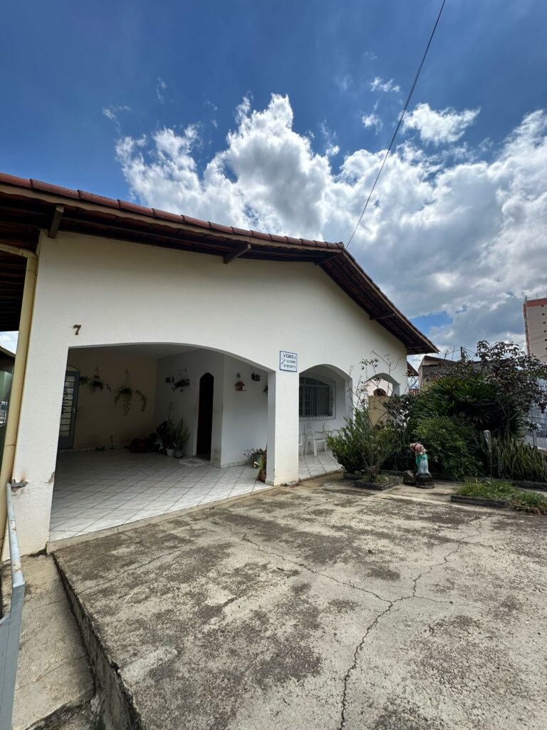 Venda – Casa ou Ponto Comercial no Bairro Centro